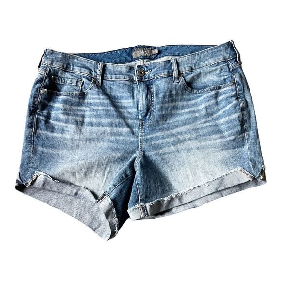 Torrid Stretch High Waist Cuffed Frayed Denim Jean Shorts Size 20 - Picture 1 of 7